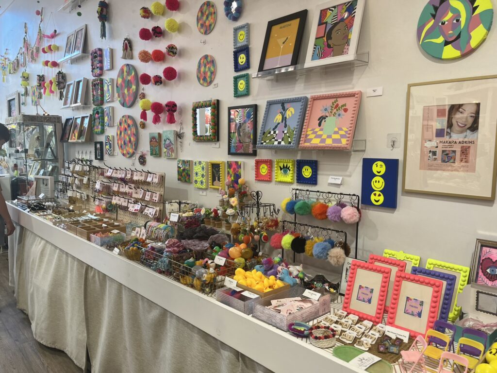 ビクトリアの古着屋・雑貨屋巡り