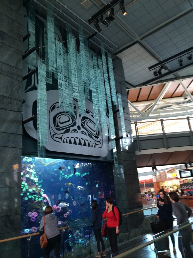 空港内のアート＆水族館風スポット
