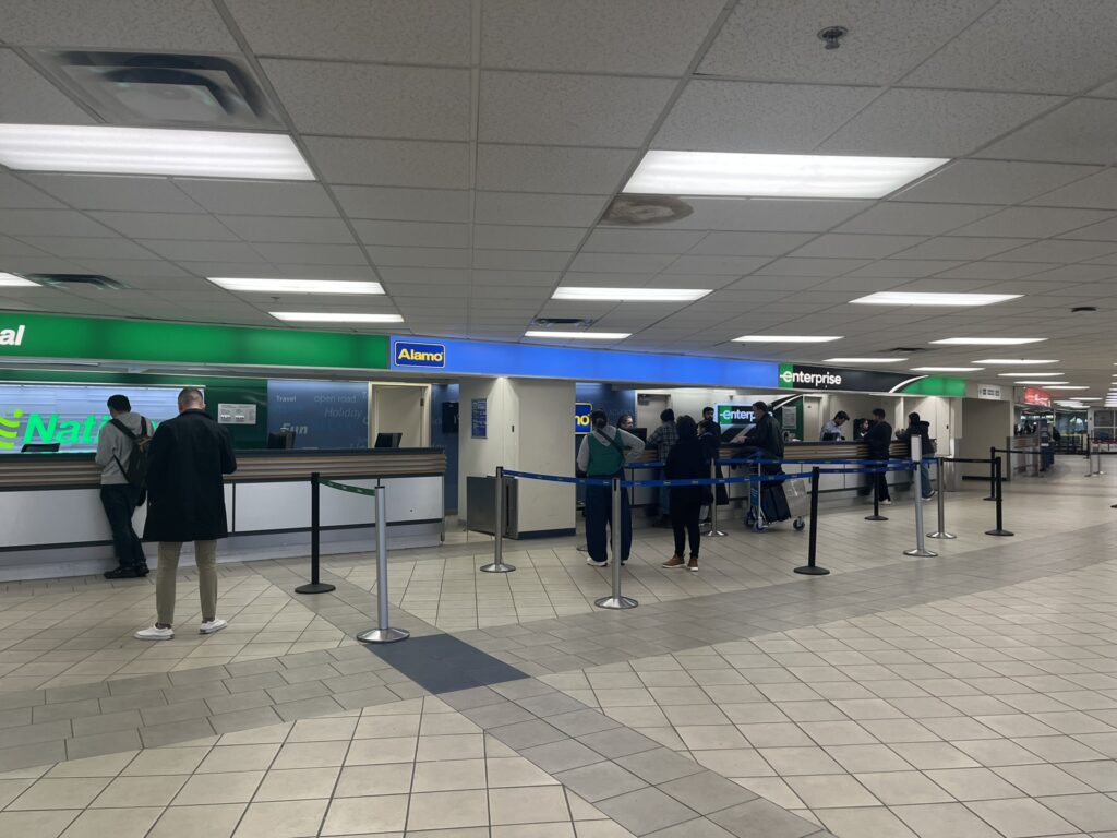 エドモントン空港でレンタカーを借りる