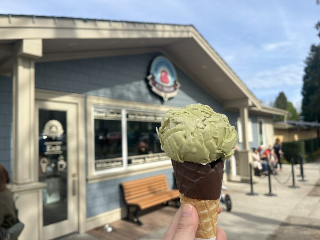 ロッキーポイントパークでアイスクリーム