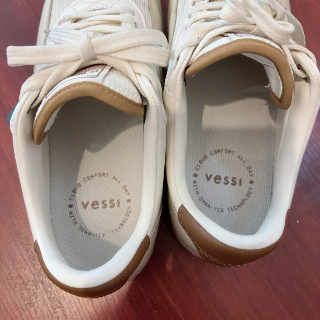 中のロゴもかわいいVessi