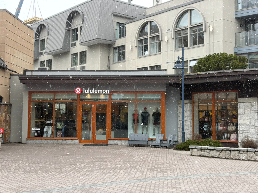 ウィスラービレッジで買い物